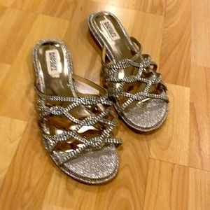 Badgley Mischka slide flat sandal.